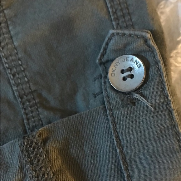 DKNY Jeans Green Camo Color Cuffed Shorts Size 4 - Picture 6 of 6